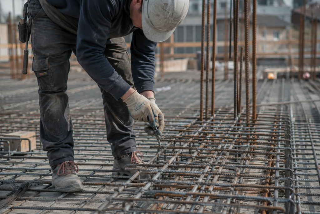 Betonstahlarbeiten, Bewehrungsstahl, Stahlbewehrung, Stahlbeton, Eisenflechter, Baustelle, Rohbau, Betonbau, Konstruktion, Bauunternehmen